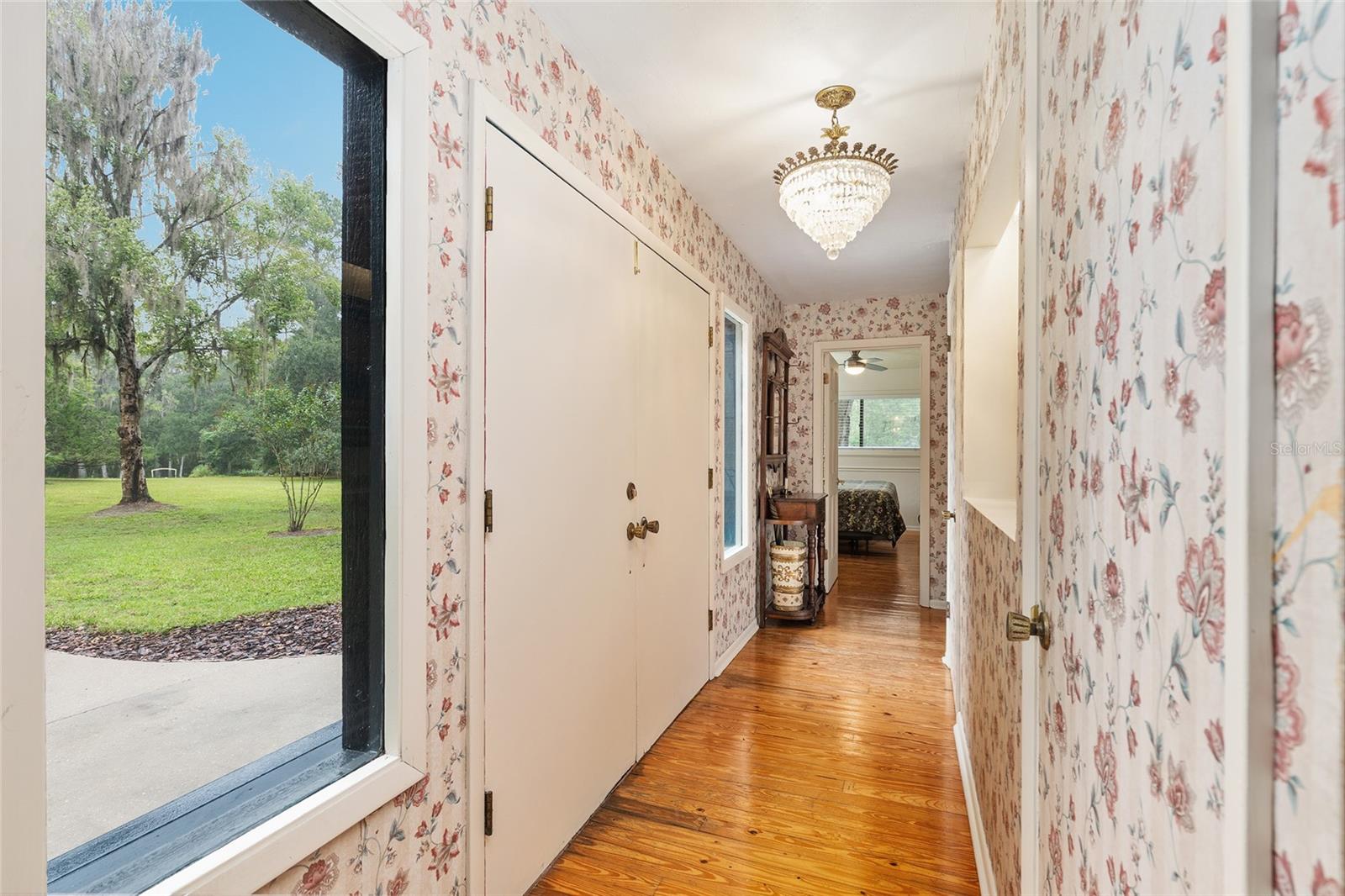 Image 6 of 77 For 11427 10th Terrace