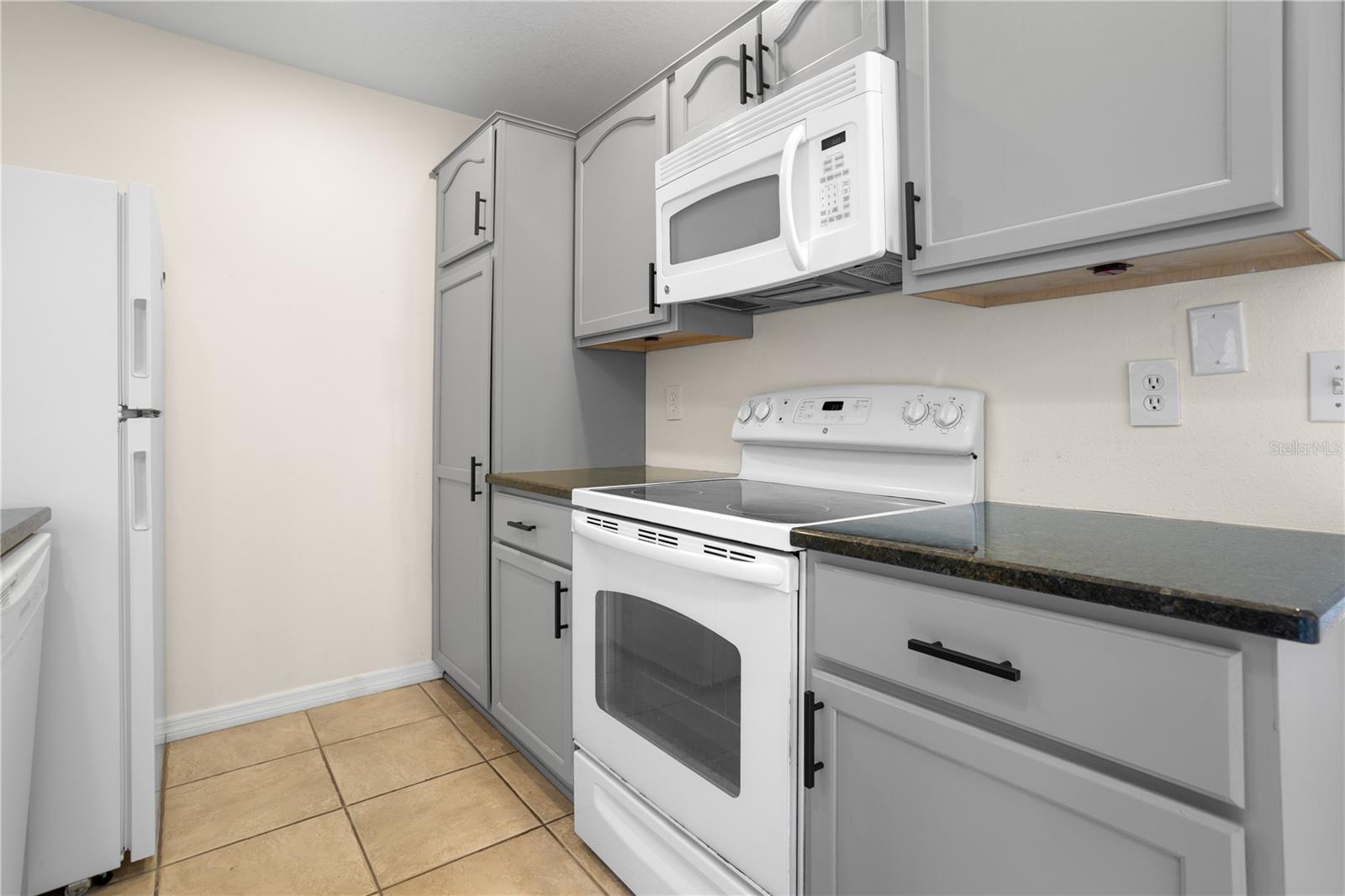 Image 4 of 25 For 7337 Cedar Creek Court 75