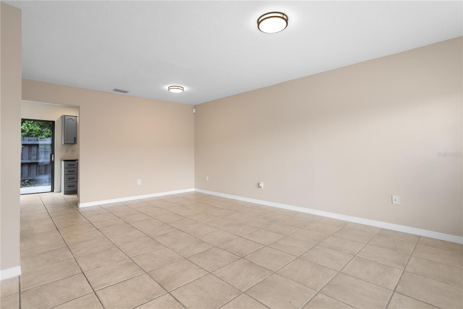 Image 6 of 25 For 7337 Cedar Creek Court 75