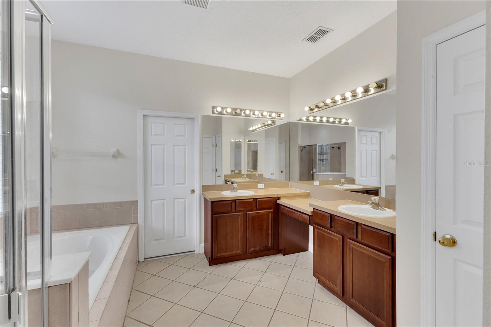 Image 20 of 43 For 10117 Sweetleaf Street