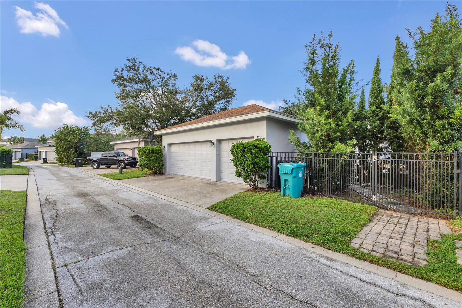 Image 33 of 43 For 10117 Sweetleaf Street