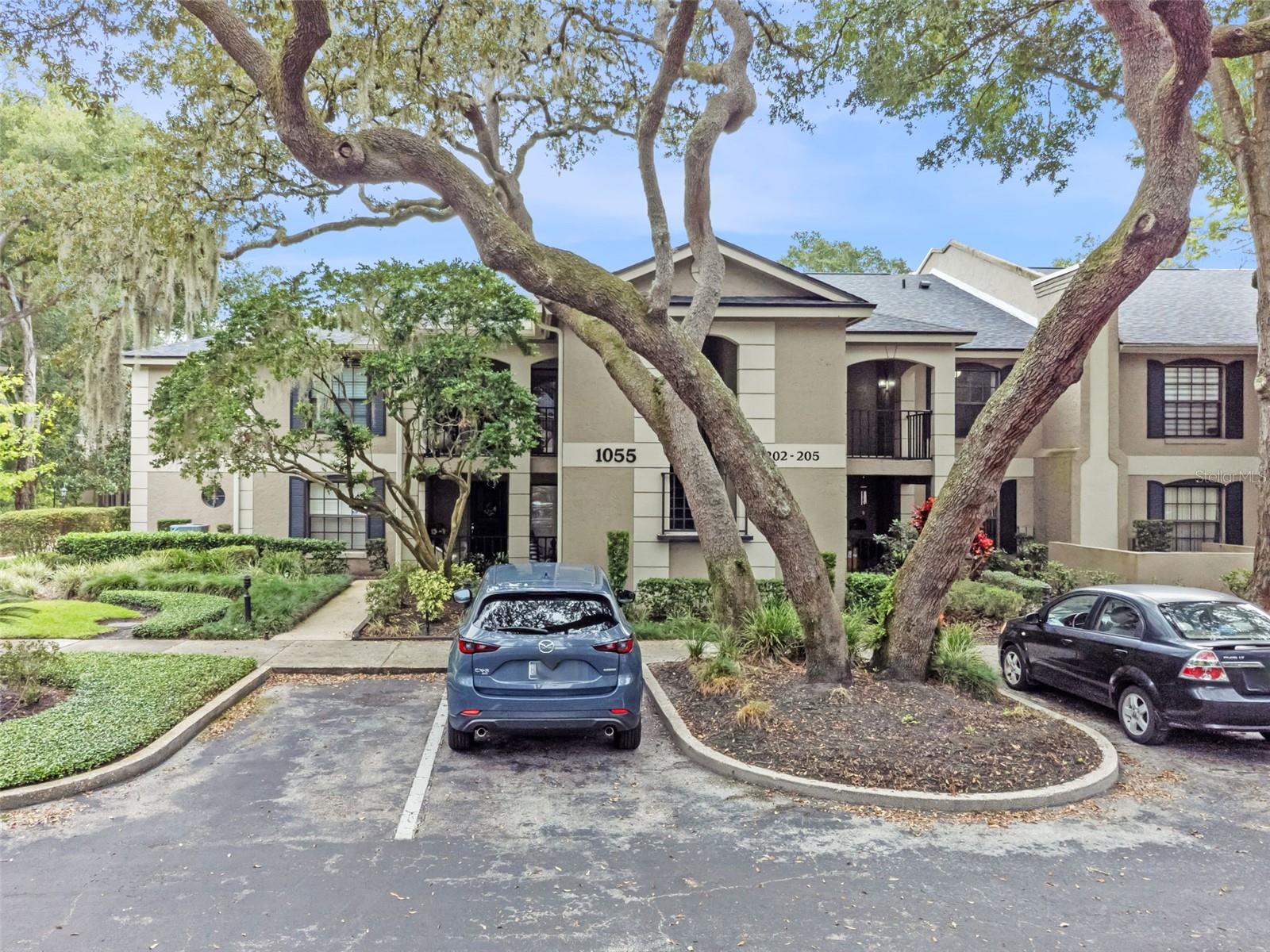 Image 2 of 40 For 1055 Kensington Park Drive 205
