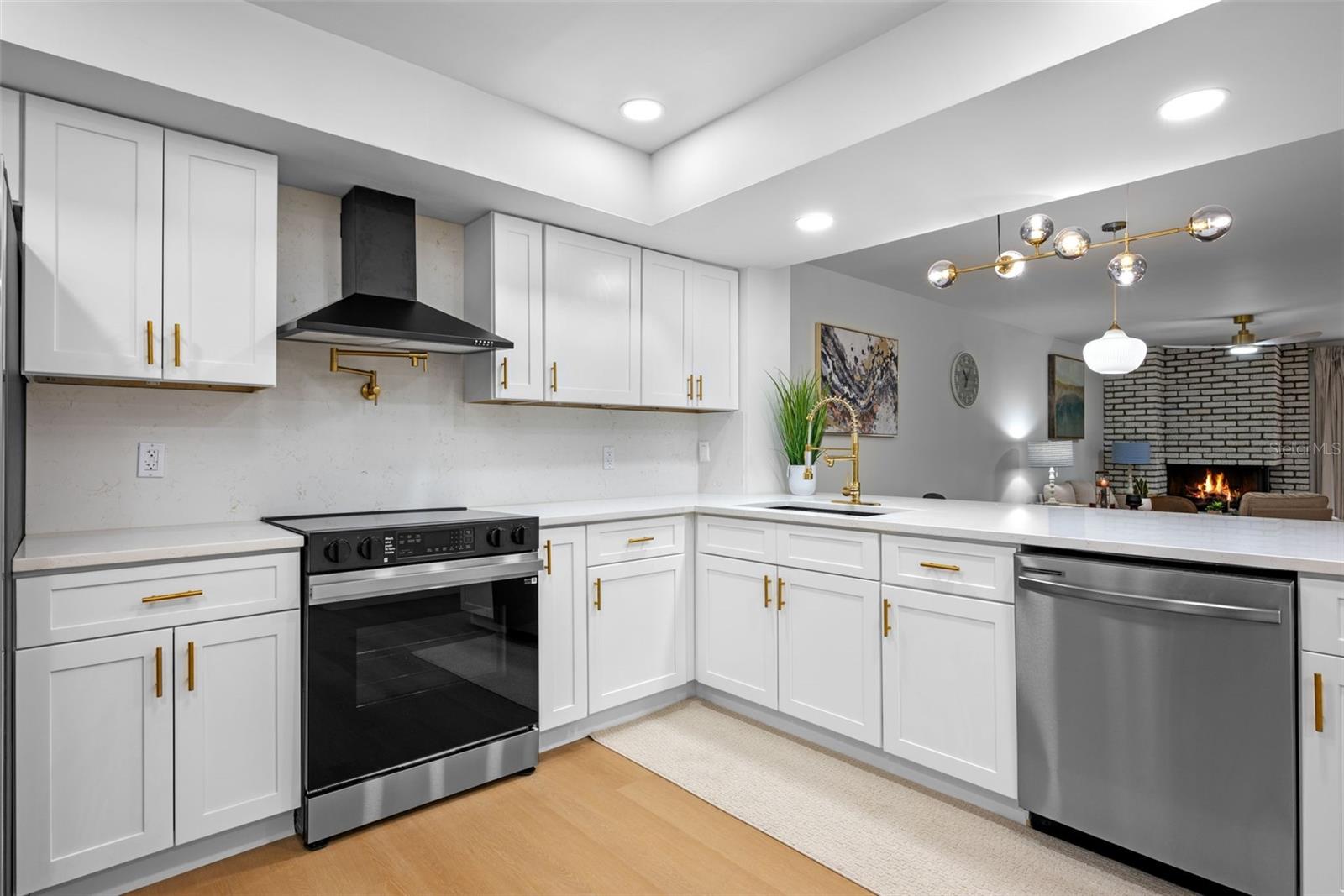 Image 4 of 40 For 1055 Kensington Park Drive 205