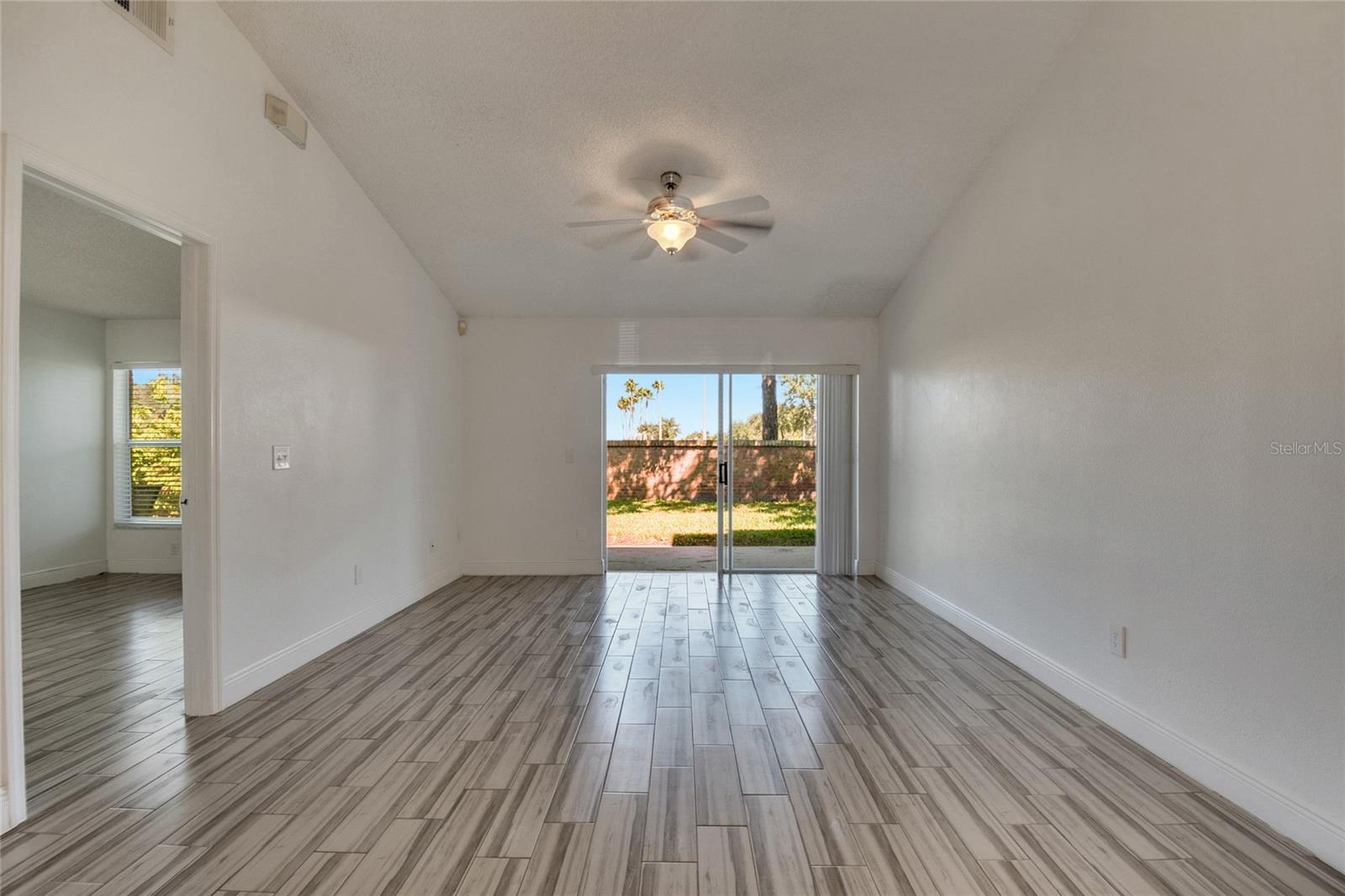 Image 16 of 47 For 1239 Lucaya Circle