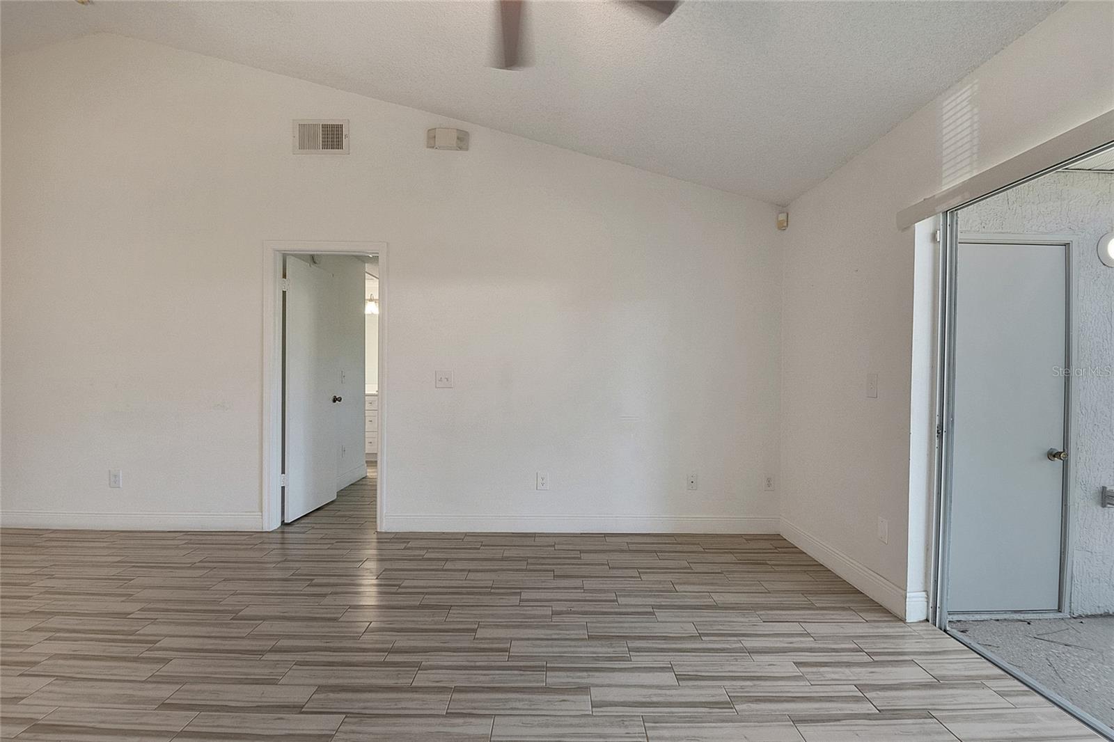 Image 17 of 47 For 1239 Lucaya Circle