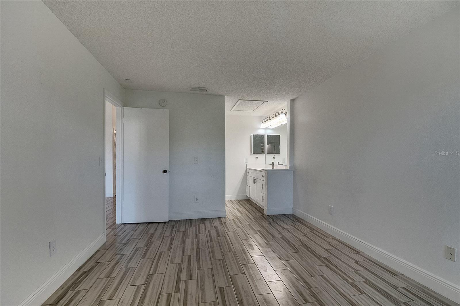 Image 18 of 47 For 1239 Lucaya Circle