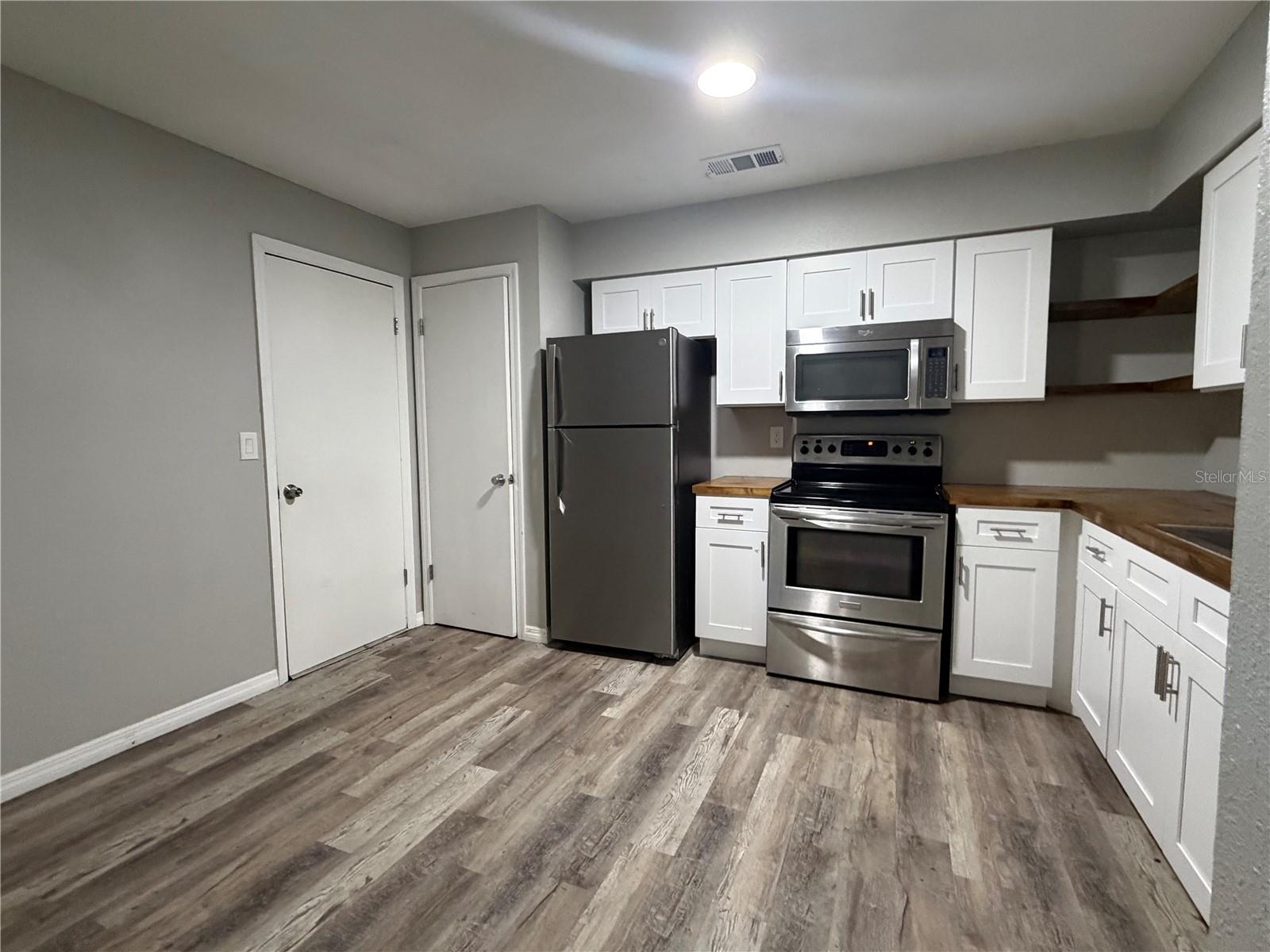Image 4 of 9 For 445 Lakeside Place