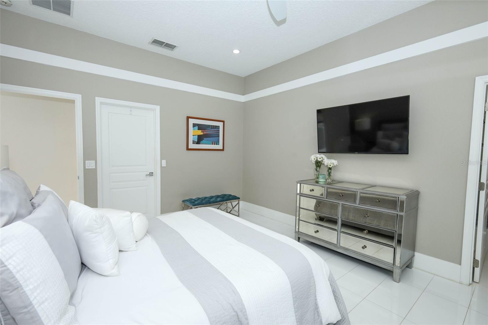 Image 24 of 78 For 17617 Woodfield Hill Court