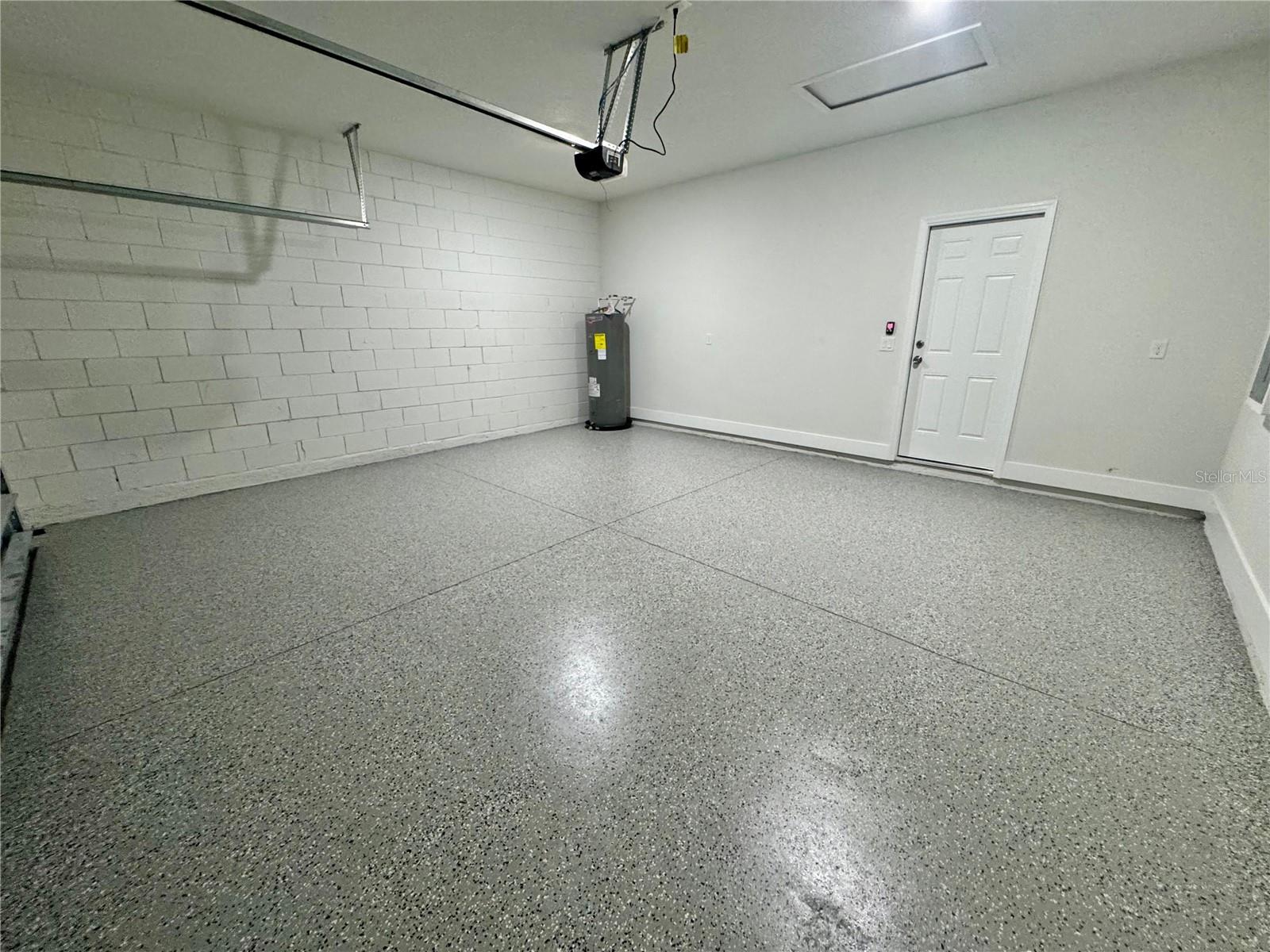 Listing photo id 27 for 9210 Hunter Way