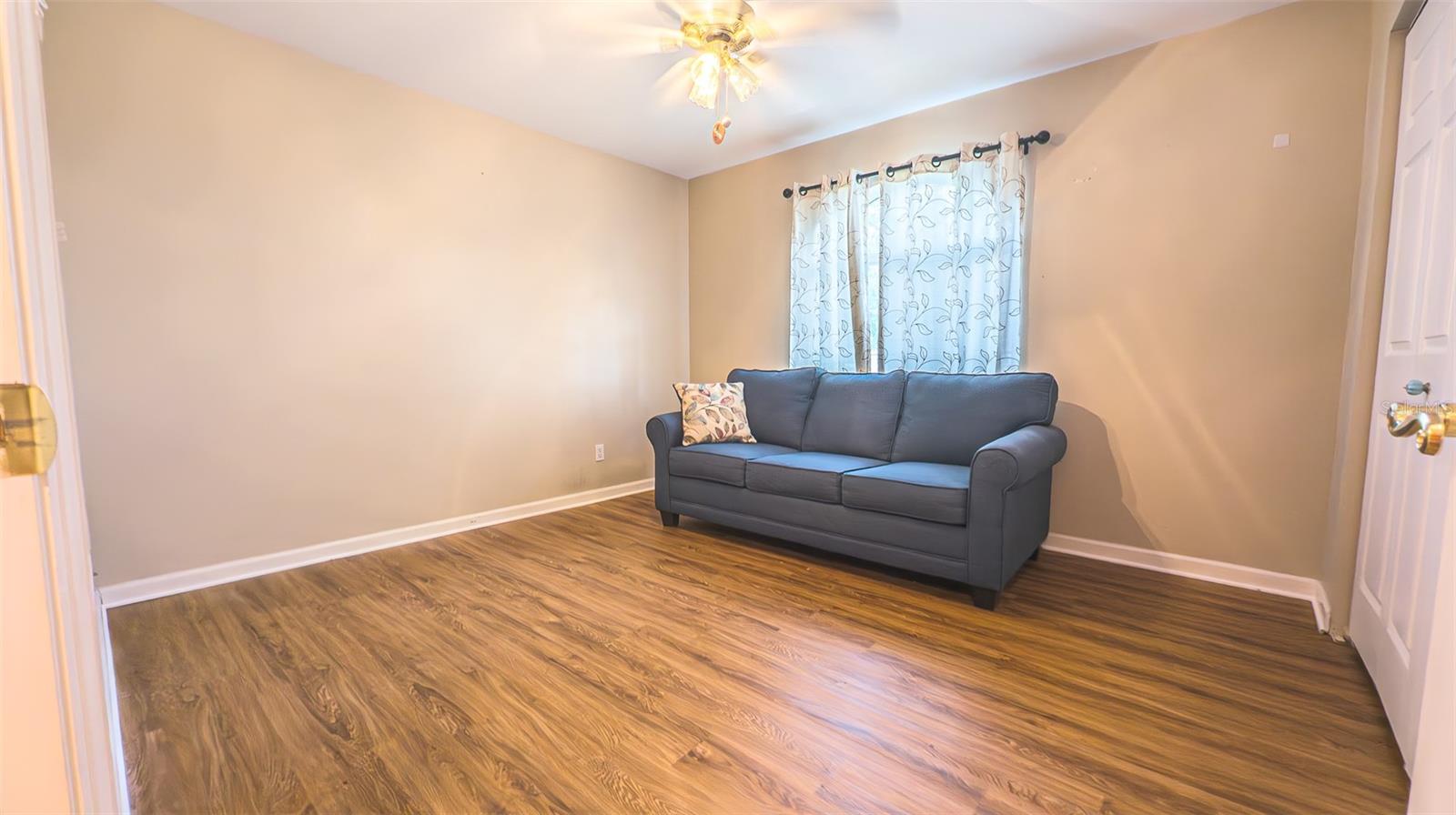 Image 18 of 36 For 5064 18th Street