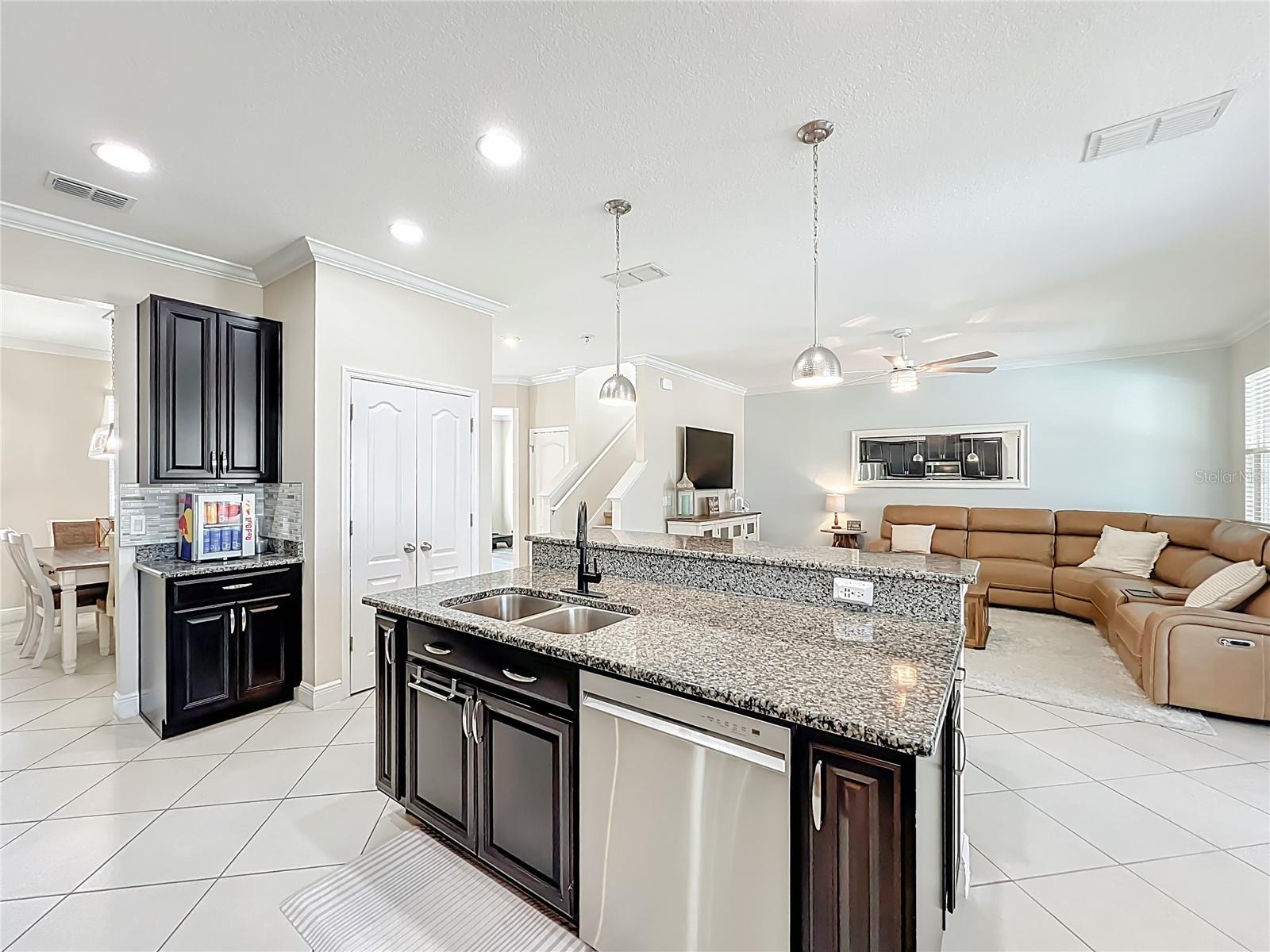 Image 10 of 39 For 558 Willet Avenue