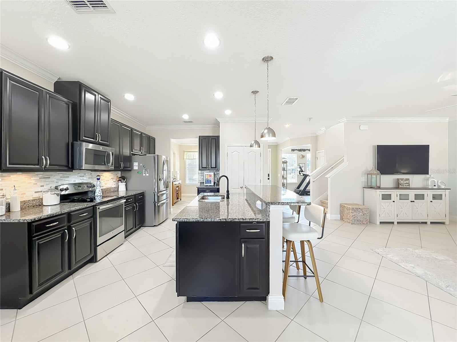 Image 12 of 39 For 558 Willet Avenue