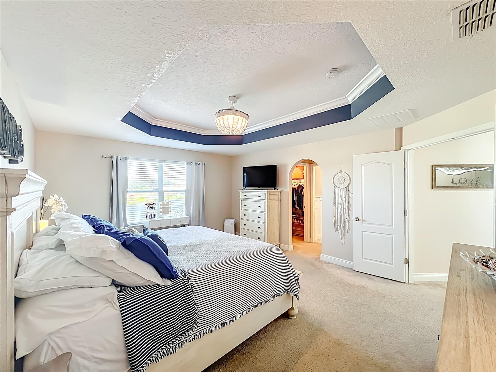 Image 33 of 39 For 558 Willet Avenue