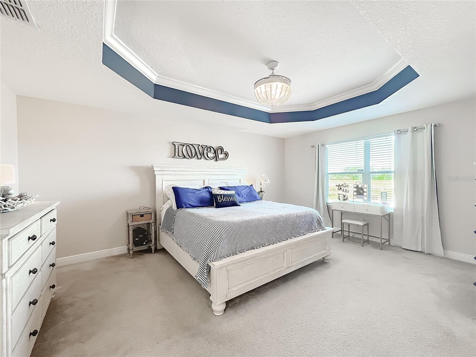 Image 34 of 39 For 558 Willet Avenue