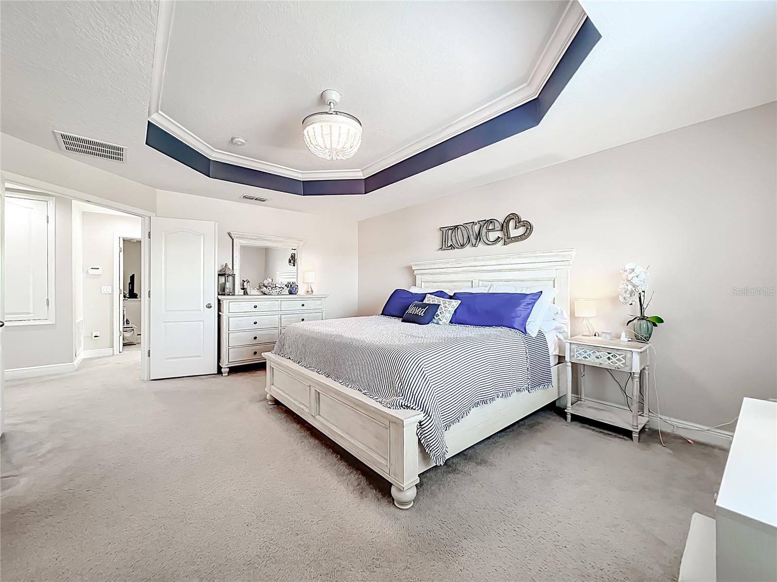 Image 35 of 39 For 558 Willet Avenue