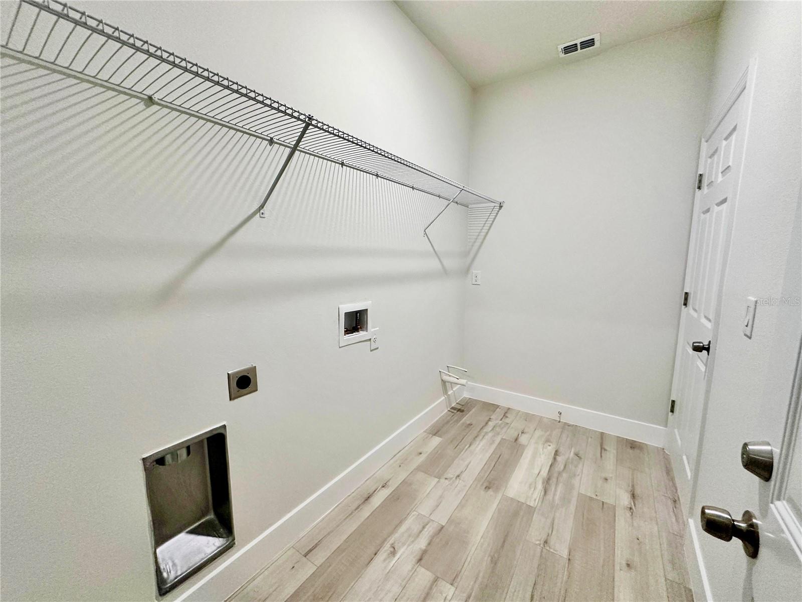 Listing photo id 17 for 10160 Academy Drive