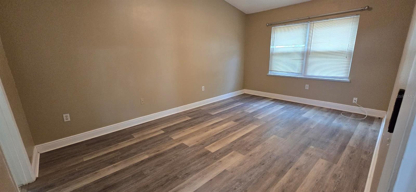Image 10 of 21 For 978 Humphrey Boulevard