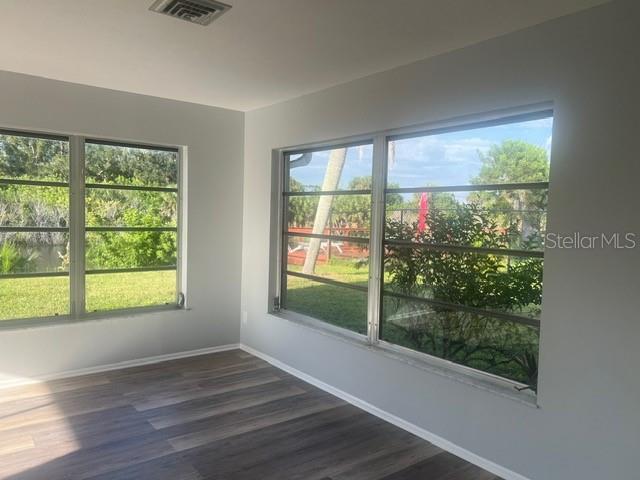 Image 27 of 43 For 1266 Lincoln Drive