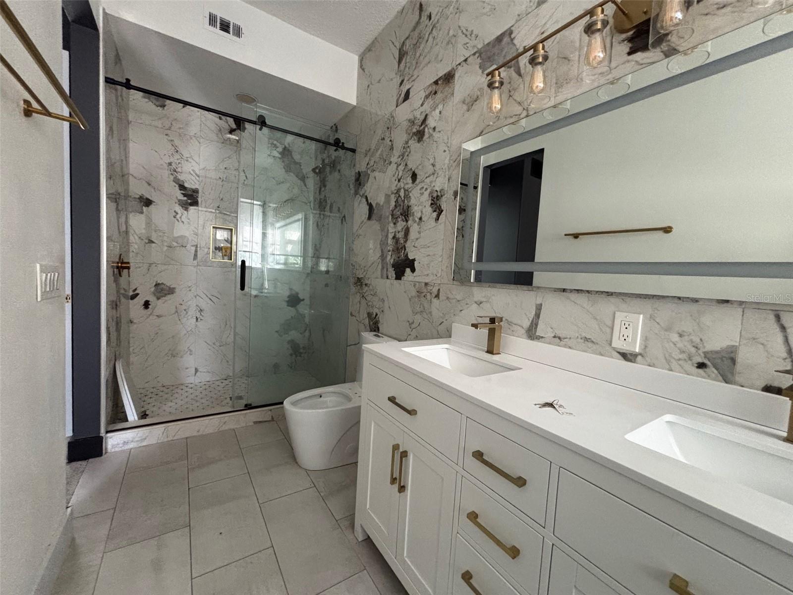 Image 13 of 21 For 3007 Central Boulevard 3007