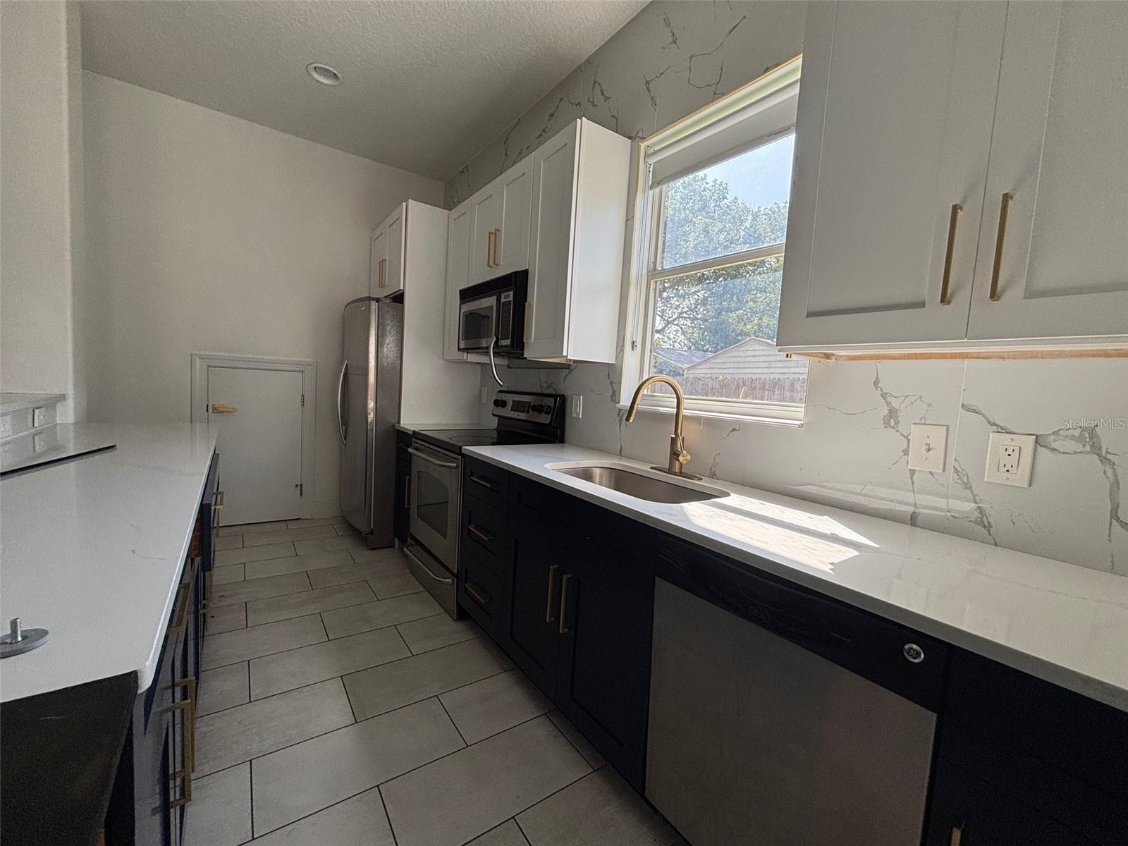 Image 5 of 21 For 3007 Central Boulevard 3007