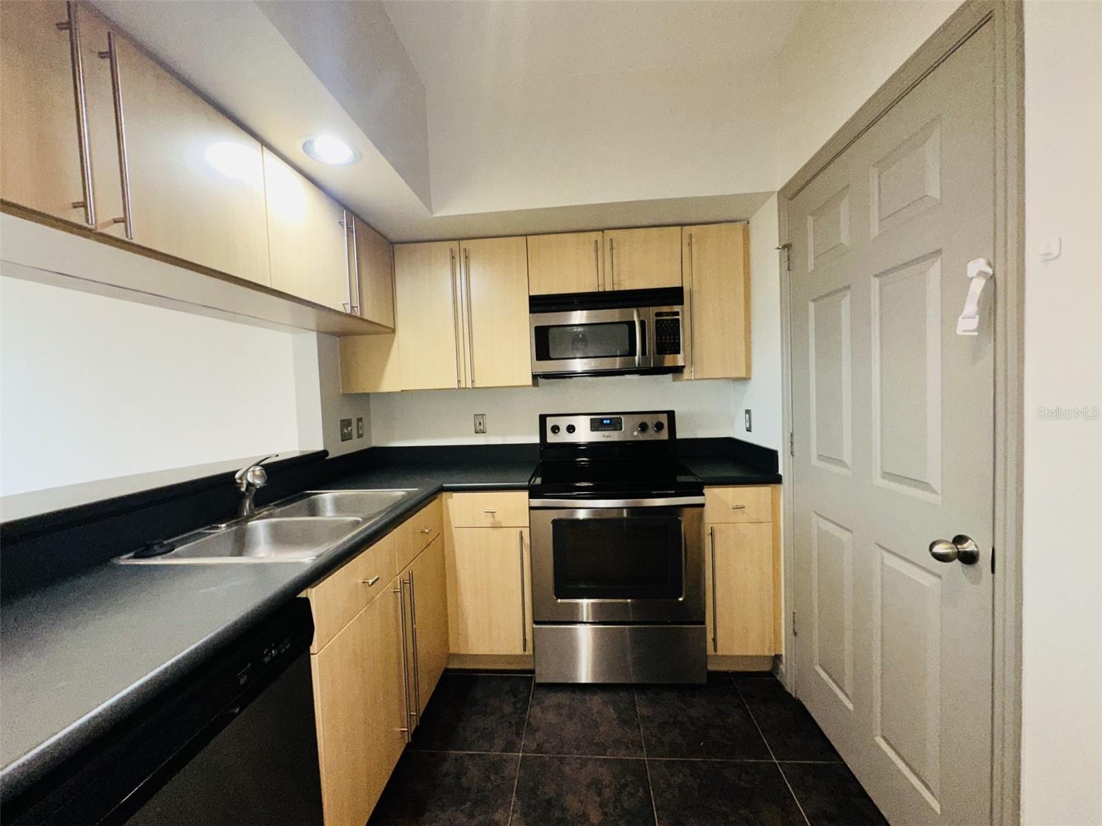 Image 41 of 52 For 322 Central Boulevard 613