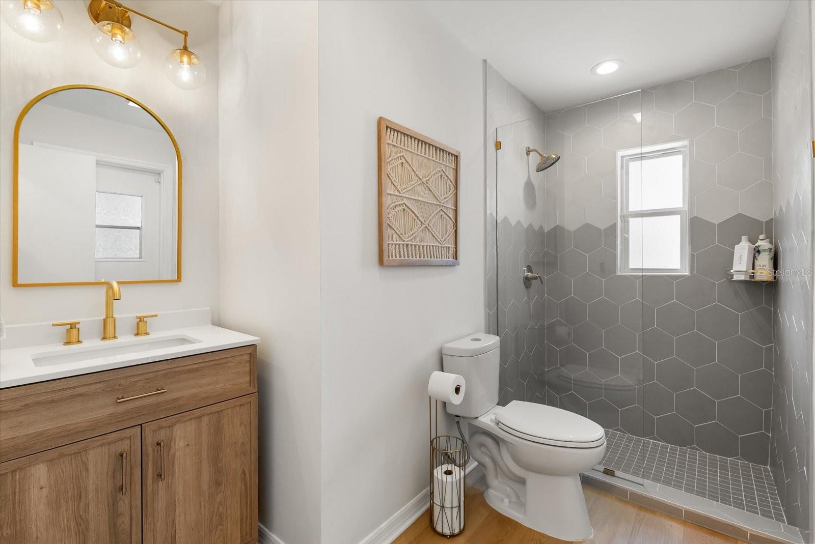 Image 15 of 29 For 212 Sheridan Avenue