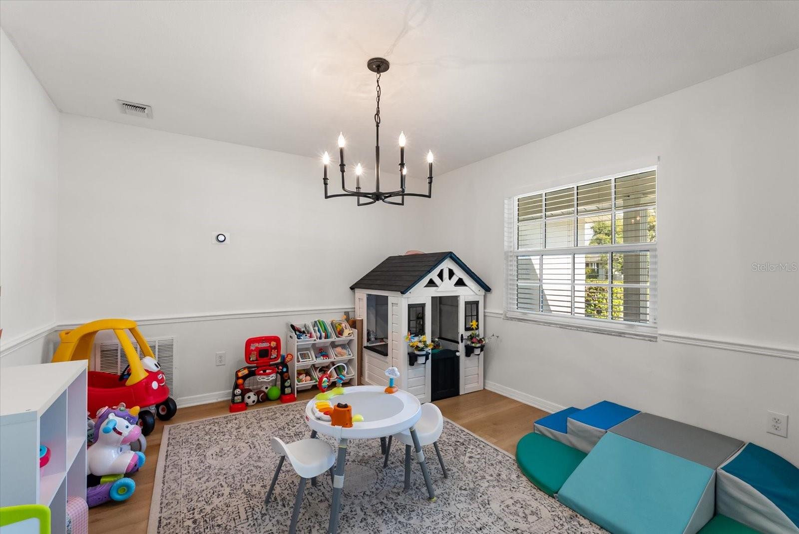 Image 4 of 29 For 212 Sheridan Avenue