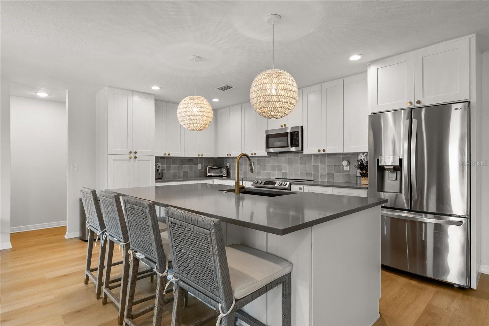 Image 7 of 29 For 212 Sheridan Avenue