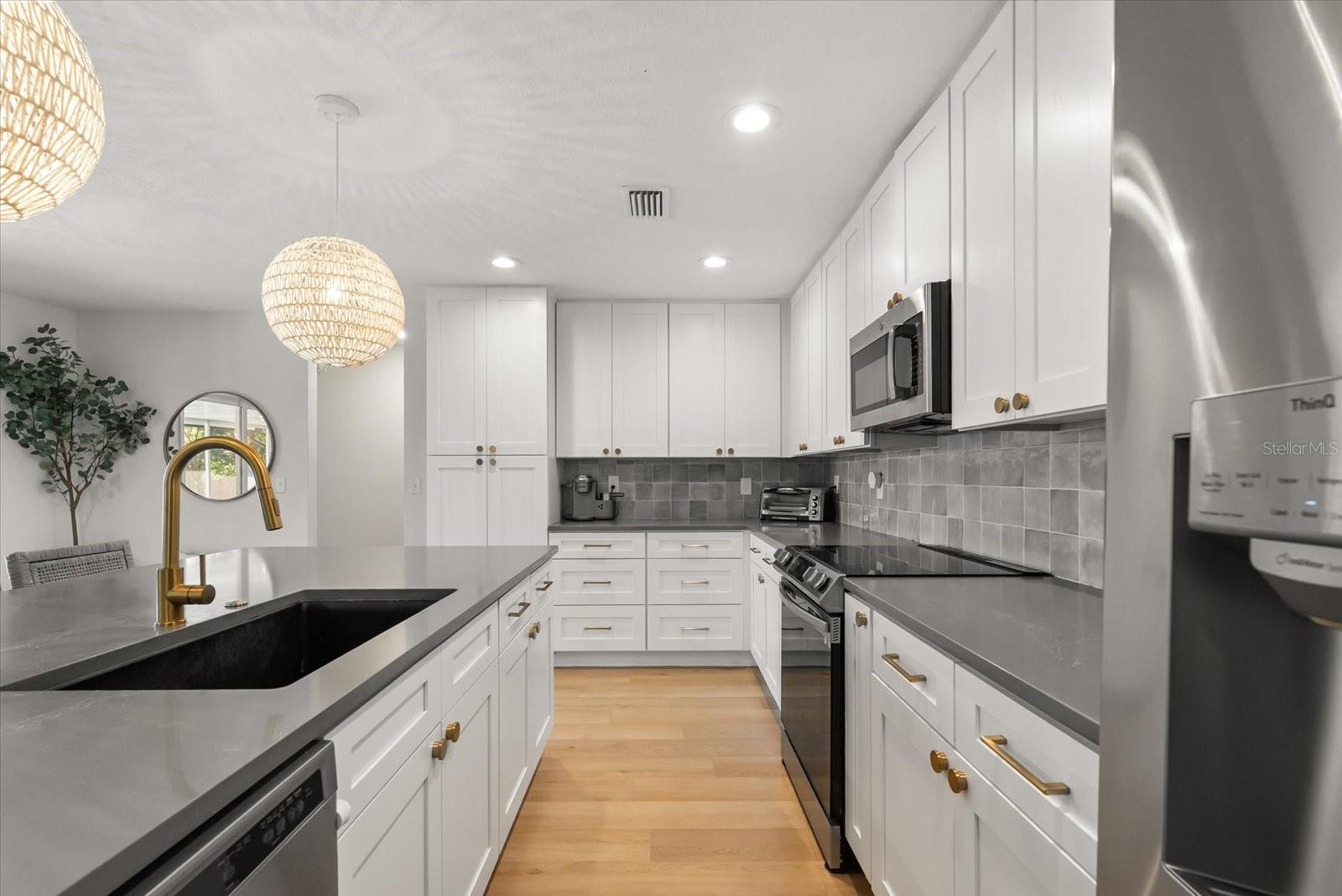 Image 9 of 29 For 212 Sheridan Avenue