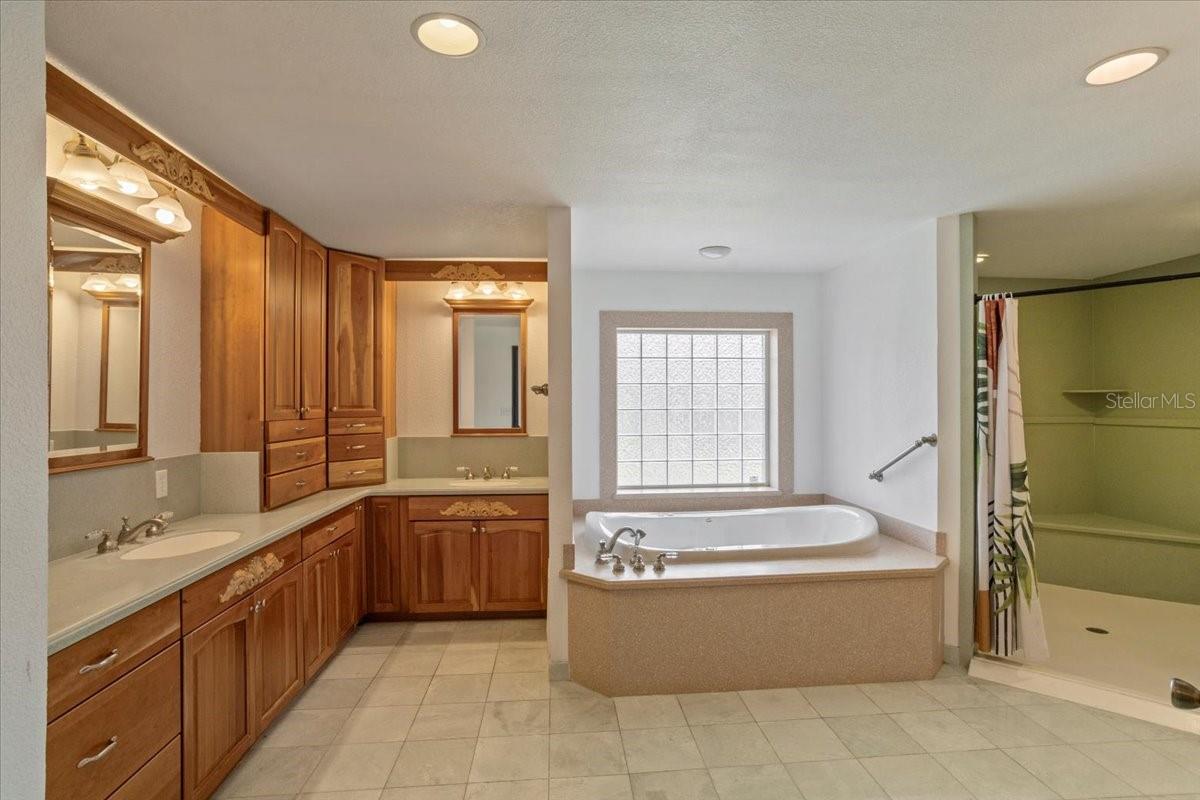 Image 33 of 62 For 201 Sweetwater Cove Boulevard