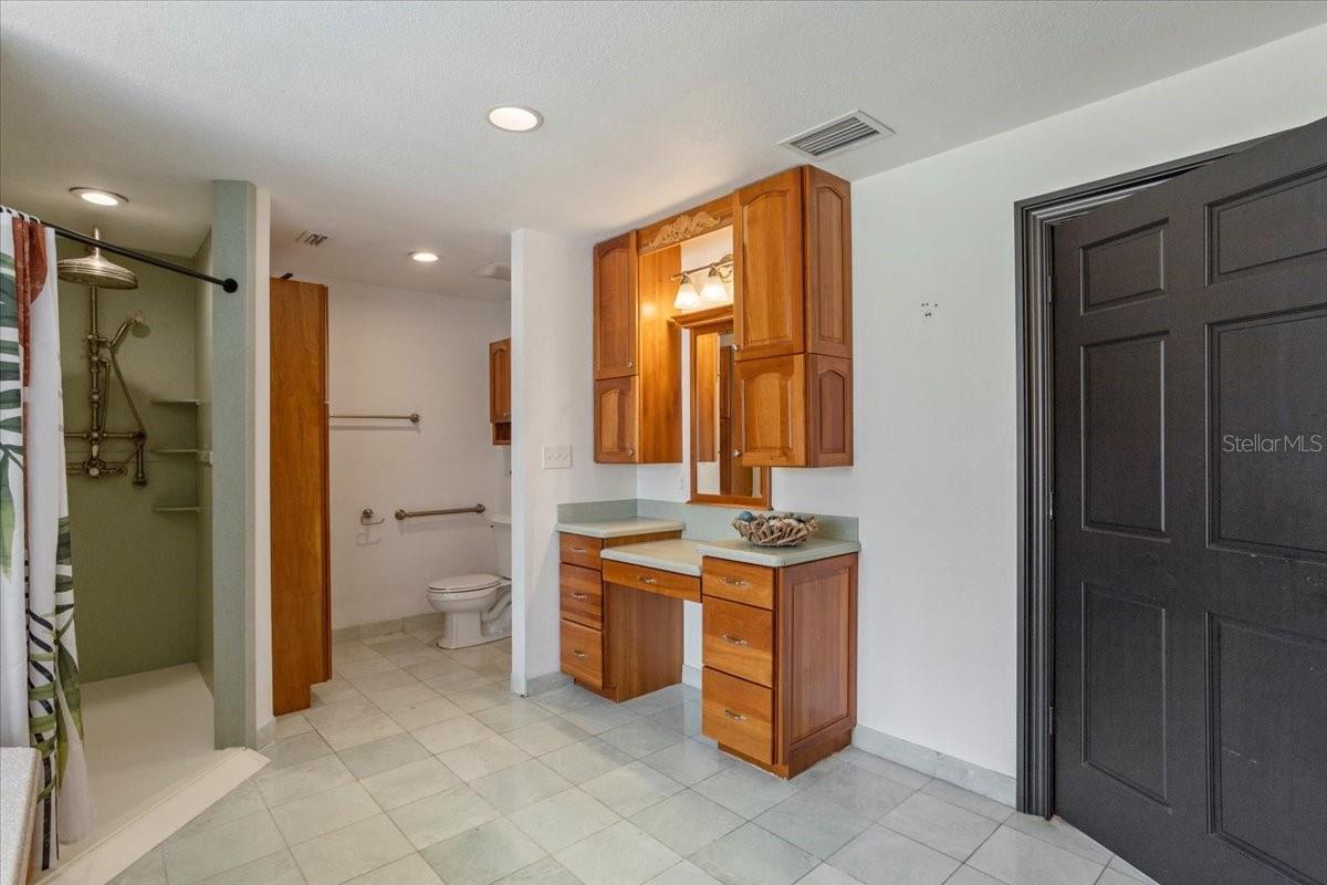 Image 37 of 62 For 201 Sweetwater Cove Boulevard