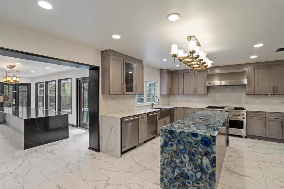 Image 7 of 62 For 201 Sweetwater Cove Boulevard