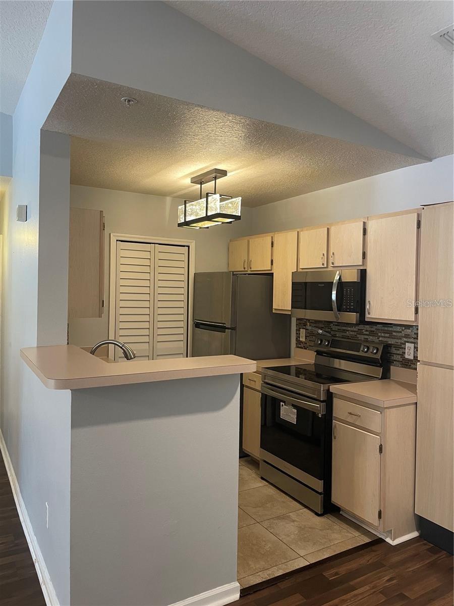 Image 6 of 24 For 4340 Kirkman Road 902