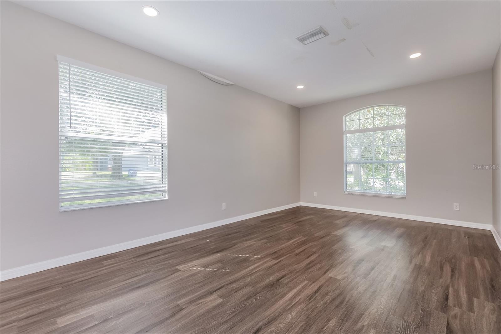 Image 3 of 21 For 650 Chesney Drive