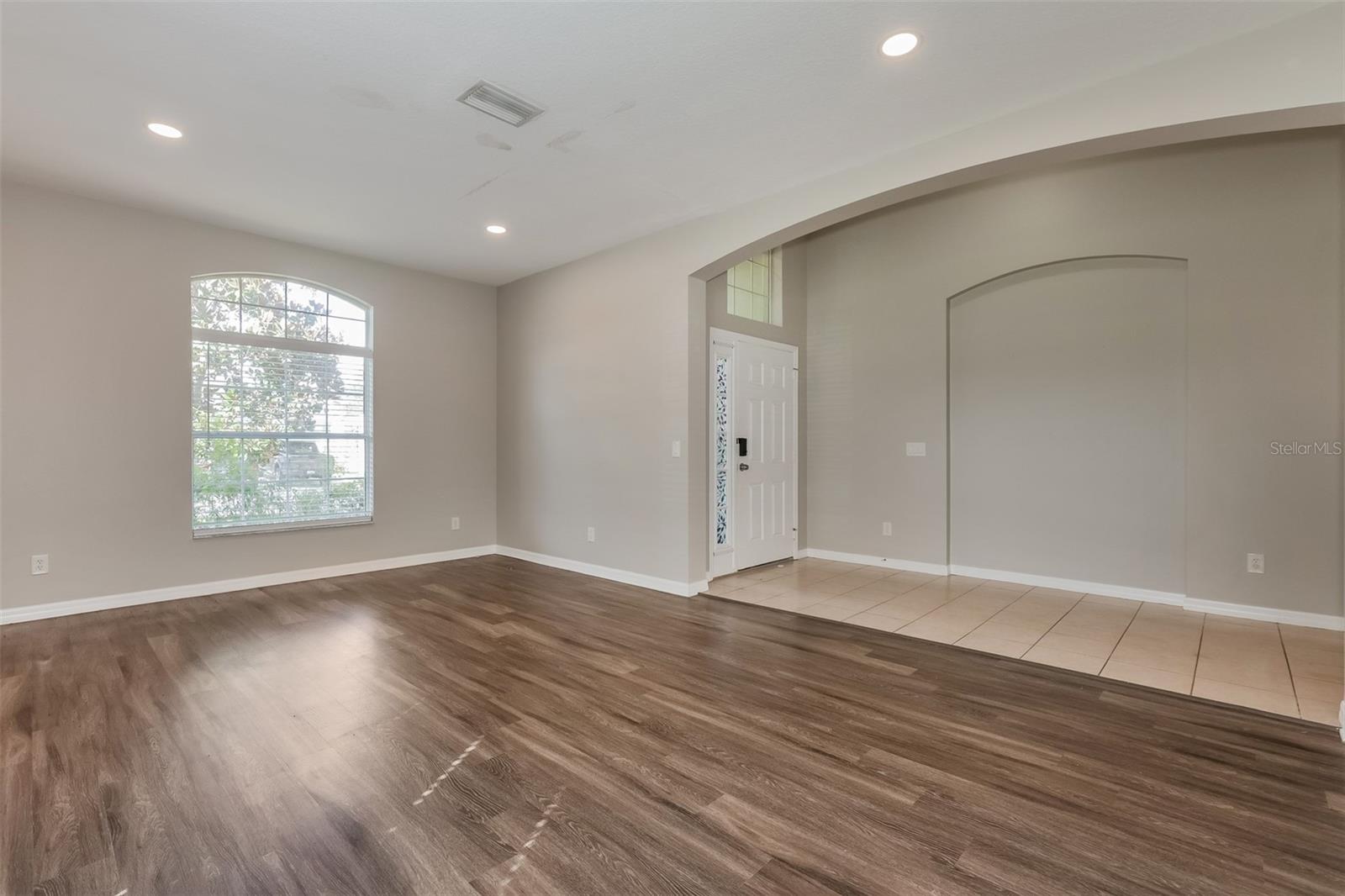 Image 4 of 21 For 650 Chesney Drive