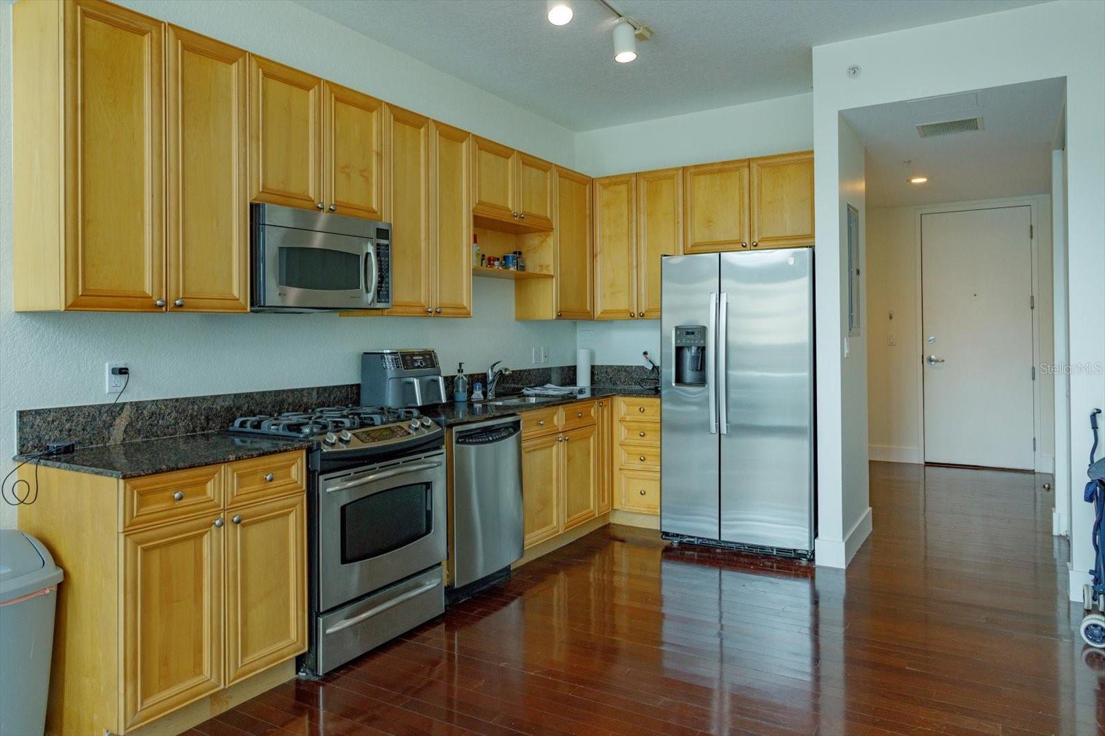 Image 4 of 20 For 150 Robinson Street 1421