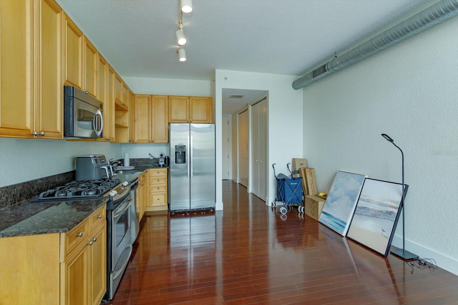 Image 7 of 20 For 150 Robinson Street 1421