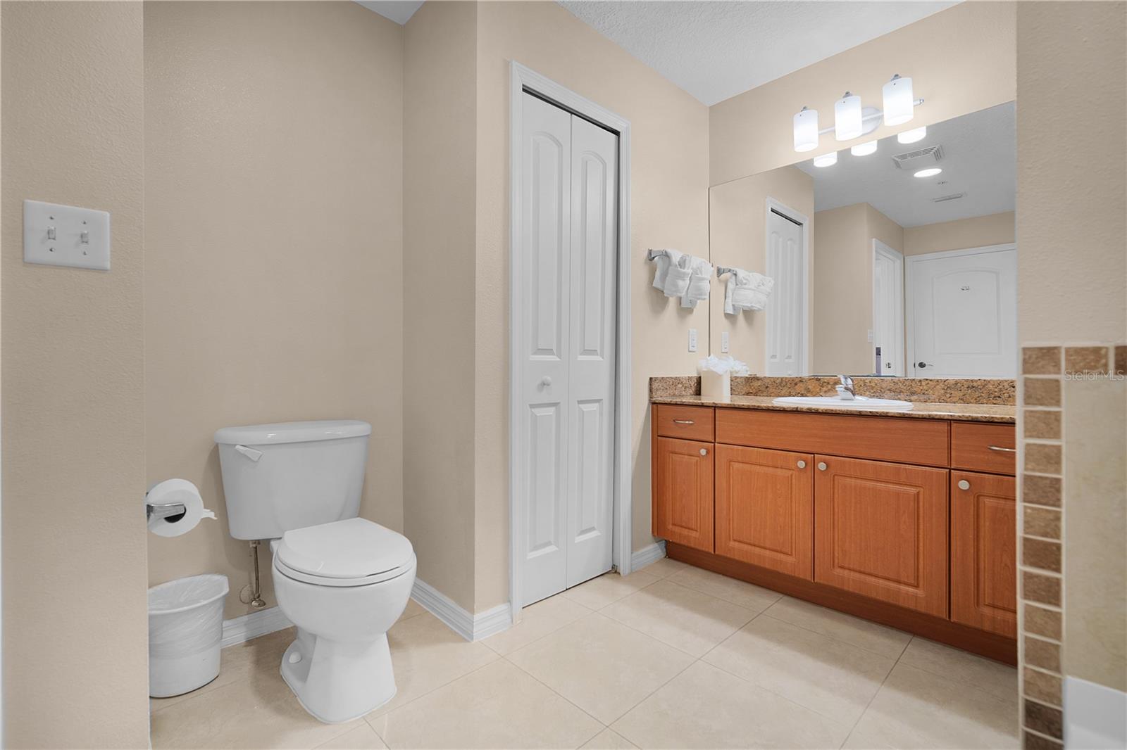 Image 18 of 28 For 7395 Universal Boulevard 1203