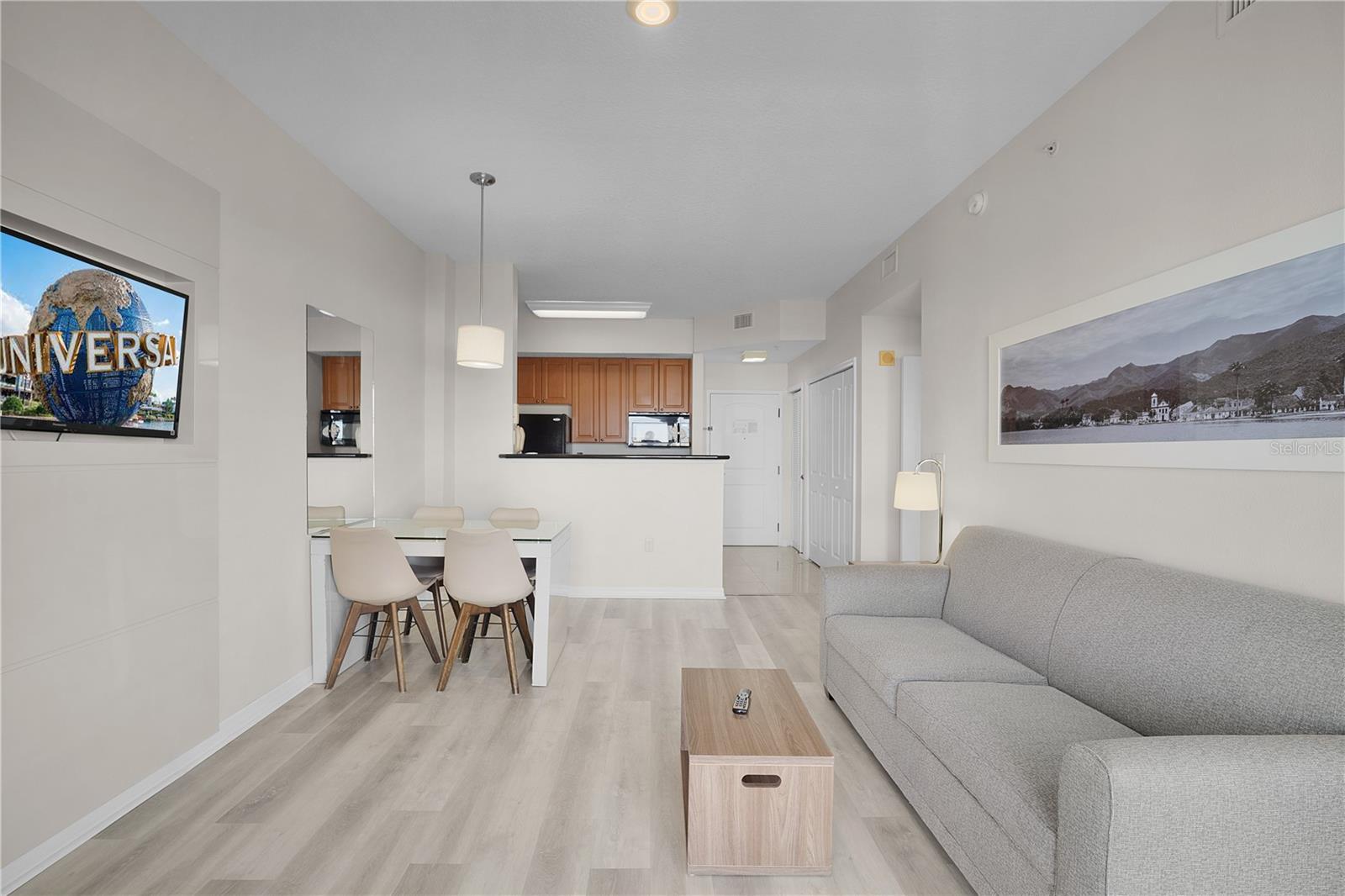 Image 20 of 28 For 7395 Universal Boulevard 1203
