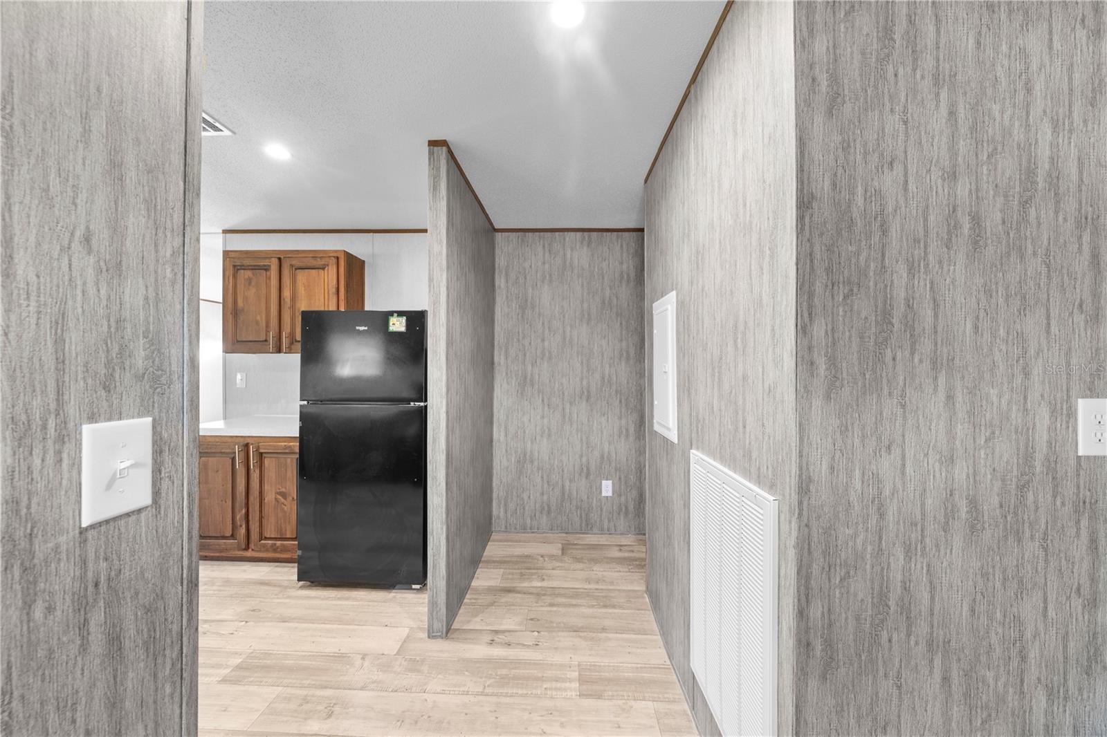 Image 12 of 31 For 9160 31st Avenue Road