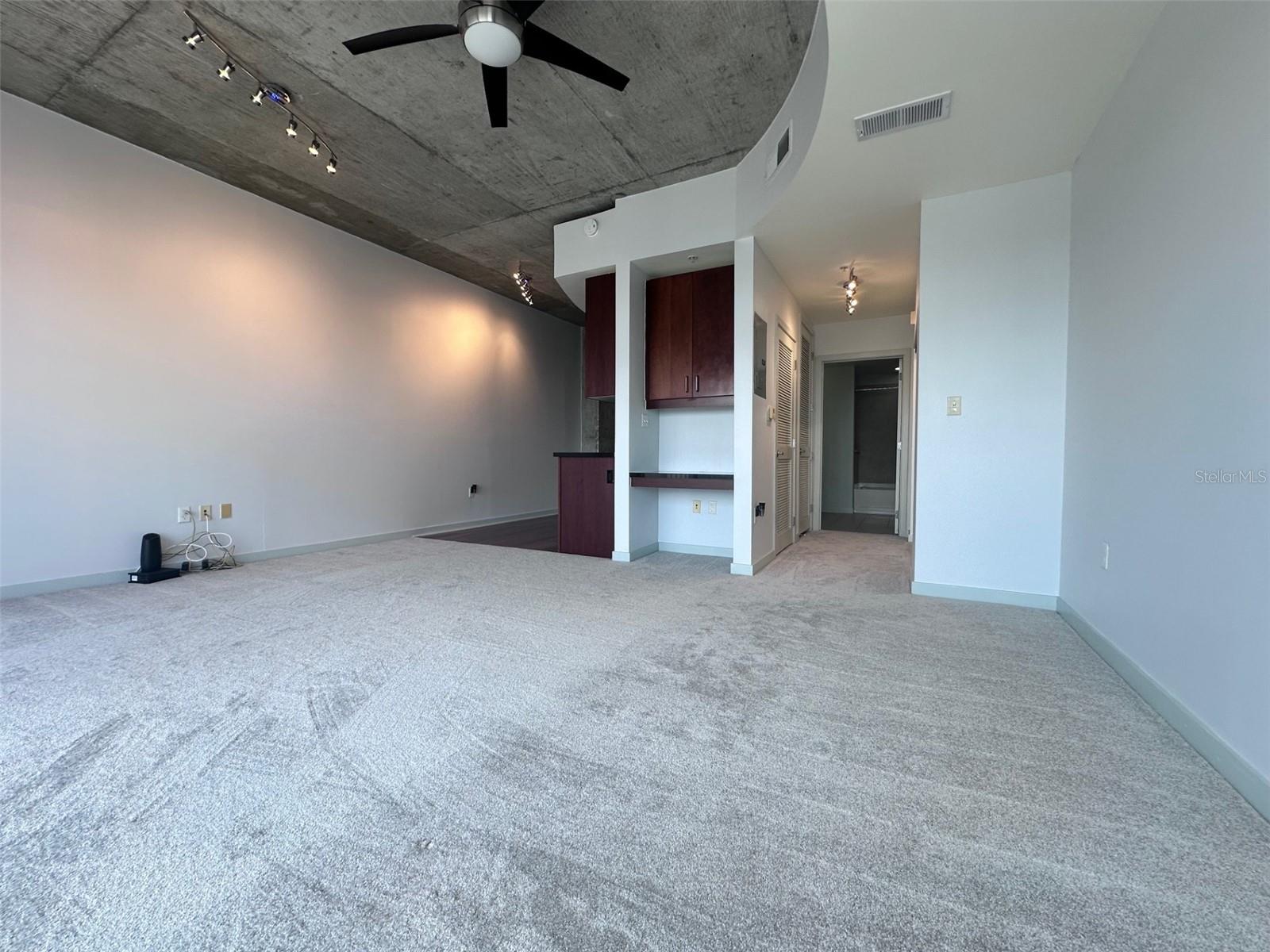 Image 2 of 16 For 155 Court Avenue 2403