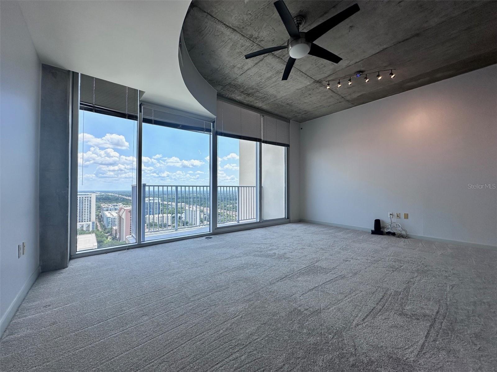 Image 6 of 16 For 155 Court Avenue 2403