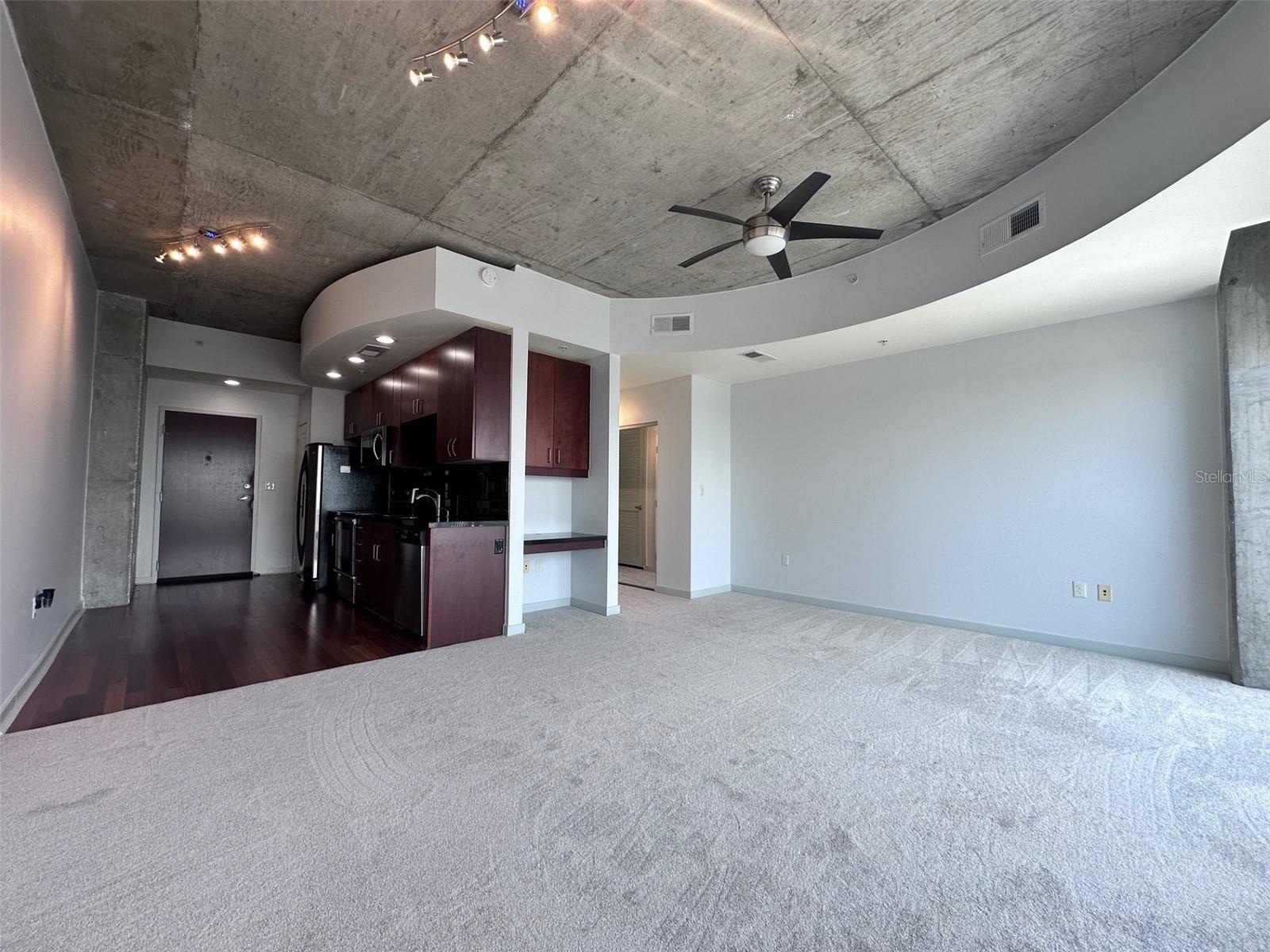 Image 7 of 16 For 155 Court Avenue 2403