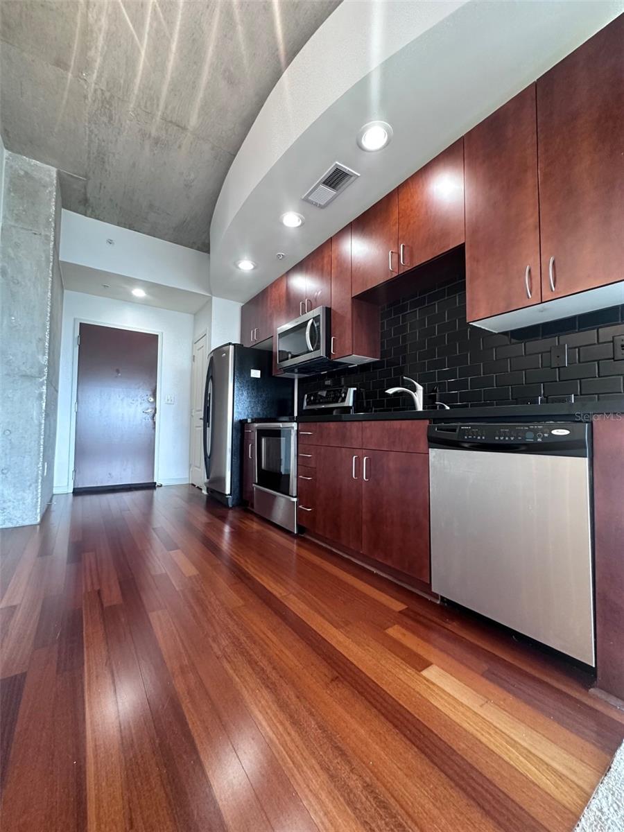 Image 8 of 16 For 155 Court Avenue 2403