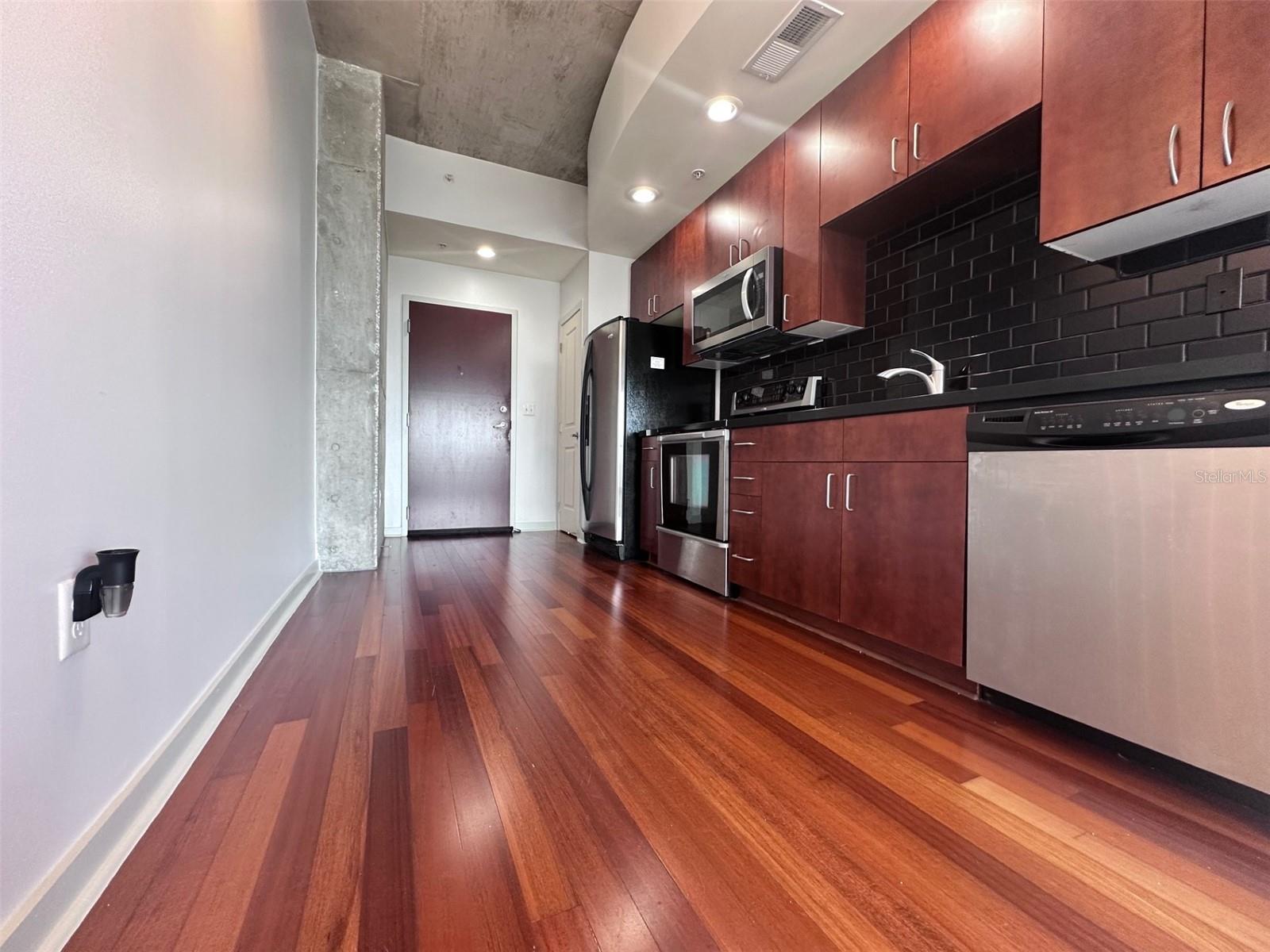 Image 9 of 16 For 155 Court Avenue 2403