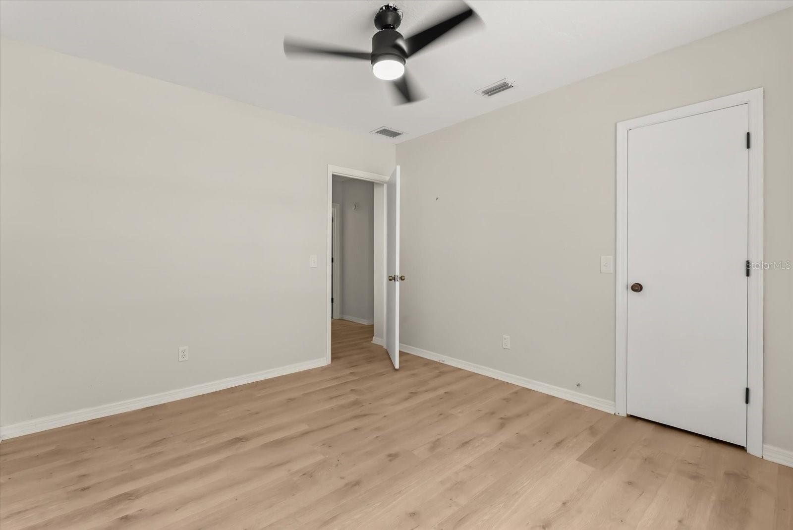 Image 18 of 34 For 4906 Briar Oaks Circle