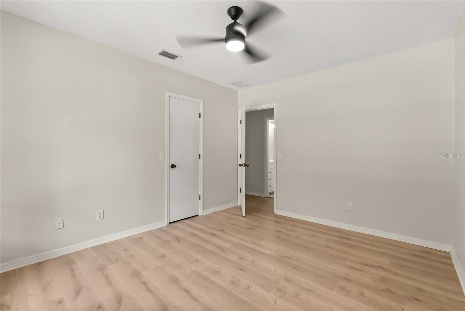 Image 21 of 34 For 4906 Briar Oaks Circle