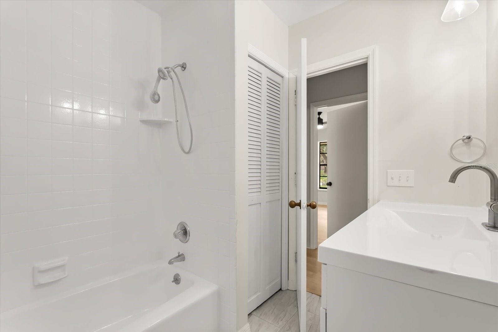 Image 23 of 34 For 4906 Briar Oaks Circle