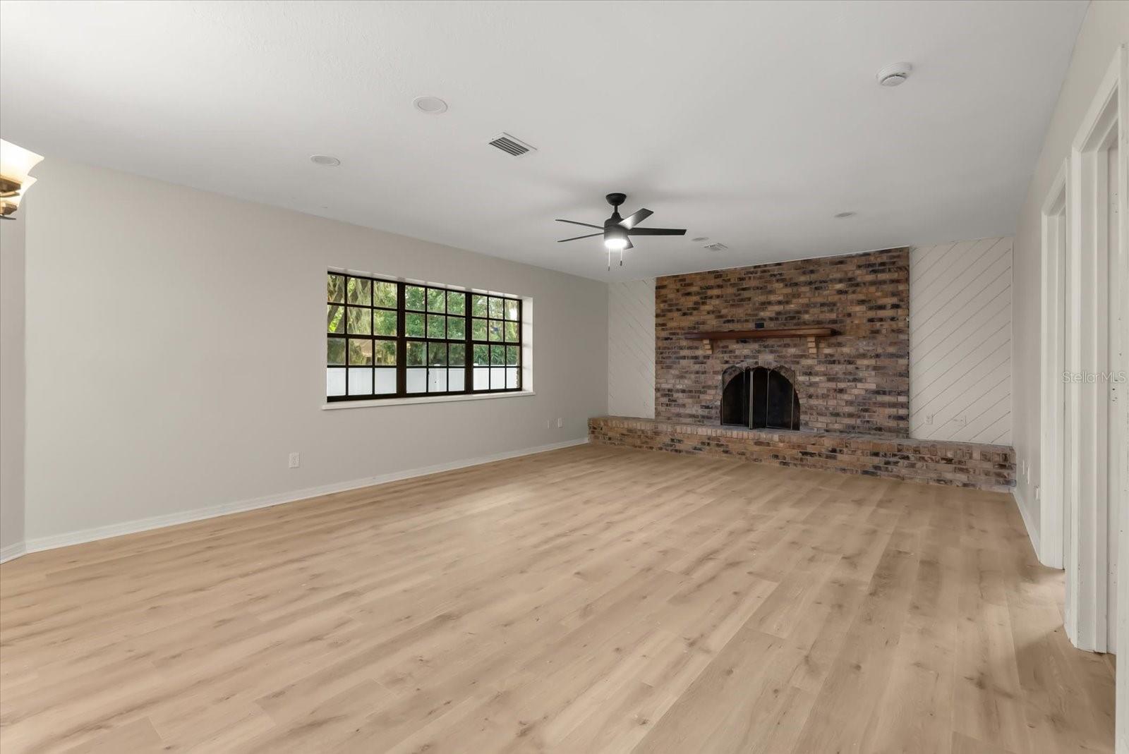 Image 3 of 34 For 4906 Briar Oaks Circle