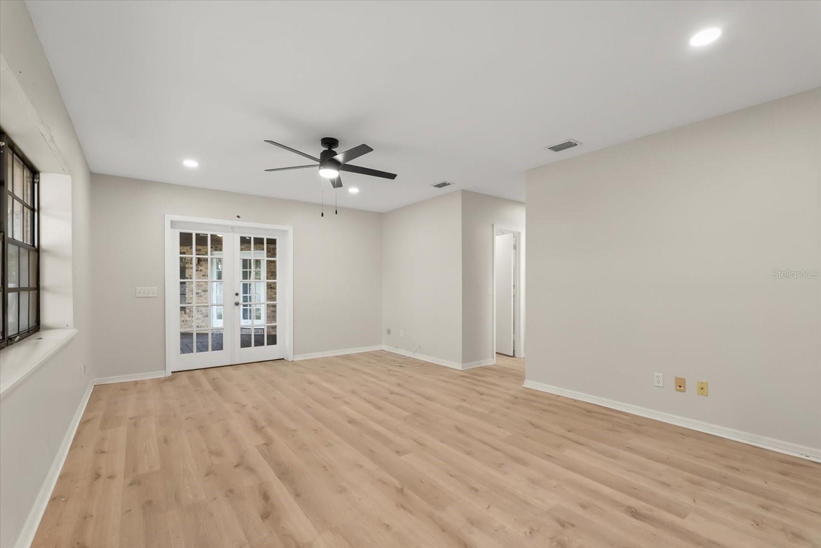 Image 5 of 34 For 4906 Briar Oaks Circle
